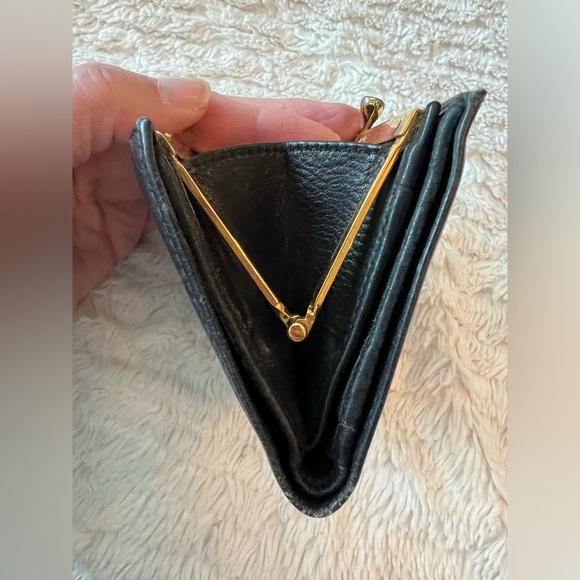 Gucci Supple Black Leather Bi-fold Horseshoe Kisslock - Picture 5 of 14